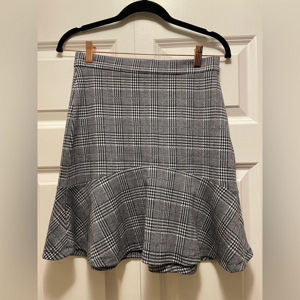 Banana Republic women’s plaid skirt